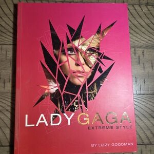 Lady Gaga Extreme Style Book